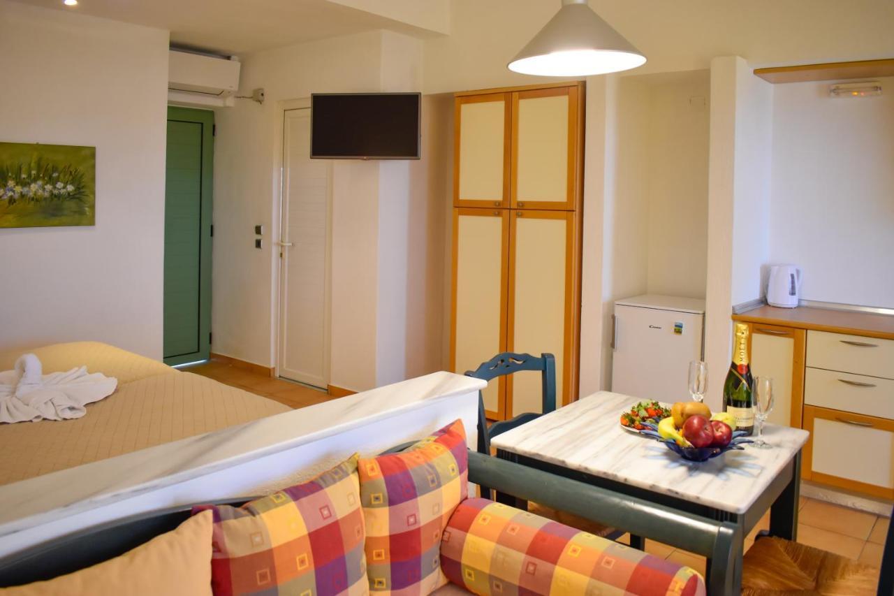 Hotel Dafni Skiathos Town Exterior photo