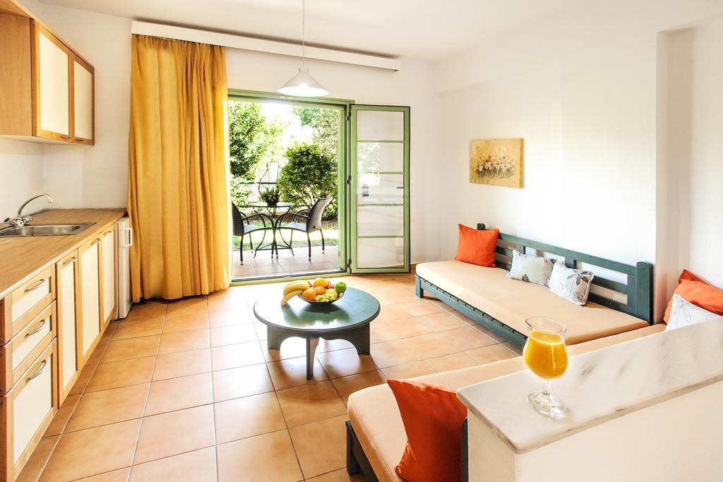 Hotel Dafni Skiathos Town Room photo