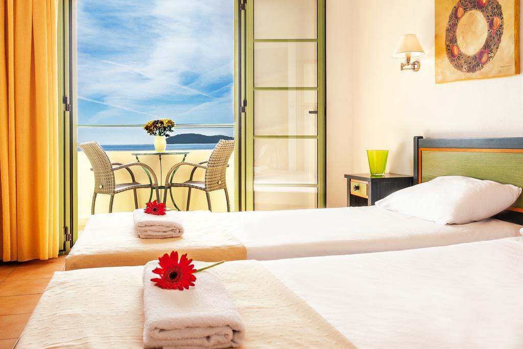 Hotel Dafni Skiathos Town Room photo